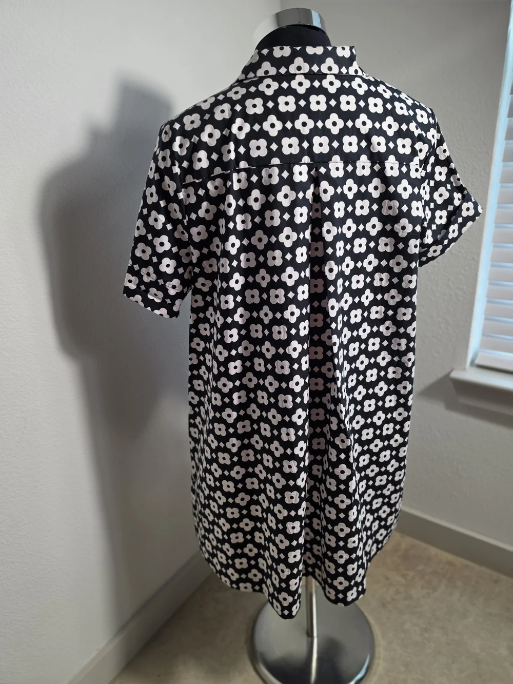 Anthropologie Maeve Black & White Mod Floral Mini Shirt Dress- Large - Picture 4 of 6
